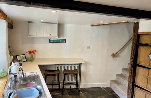 Wells House | Rennovated 2 bed dog friendly cosy cottage in central Wells