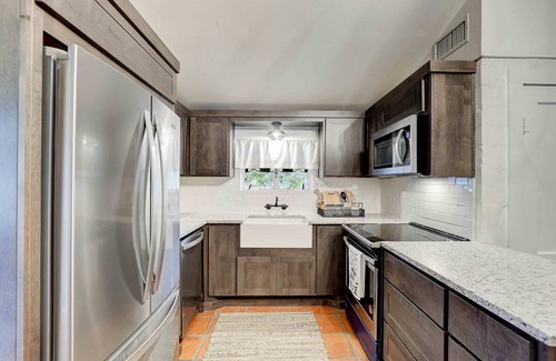 McQueeney House | Rennovated Farmhouse Lake McQueeney Cove