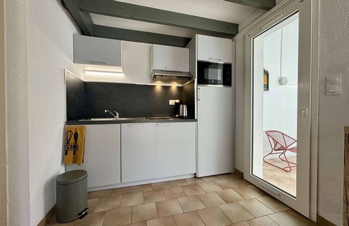 Domino House | Renovated house near beach, 4 sleeps, WIFI, parking
