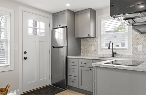 Dennis Port Cottage | RENOVATED: 1 Bedroom/1Bath, Close to the Beach!