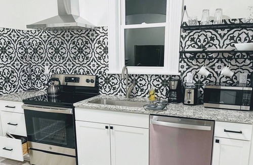 Forest Hills Apartment | Renovated 1 Bedroom in Forest Hills - A