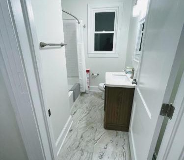 Forest Hills House | Renovated 1 Bedroom In Forest Hills - B