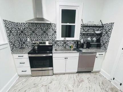 Forest Hills House | Renovated 1 Bedroom In Forest Hills - B