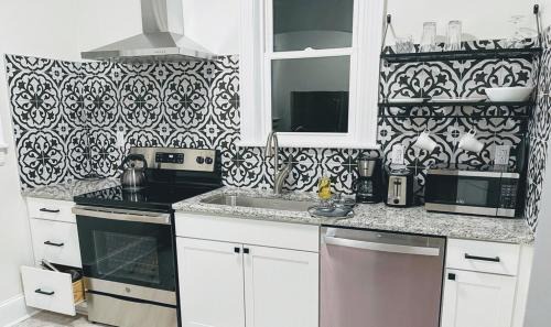 Forest Hills House | Renovated 1 Bedroom In Forest Hills - B