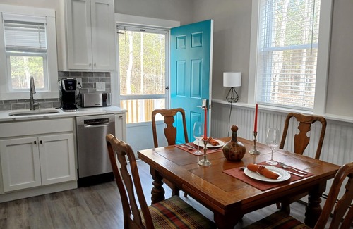 Mashpee Apartment | Renovated 1-bedroom Sandwich apartment in duplex with AC, WiFi, & Farmer's Porch