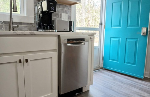 Mashpee Apartment | Renovated 1-bedroom Sandwich apartment in duplex with AC, WiFi, & Farmer's Porch