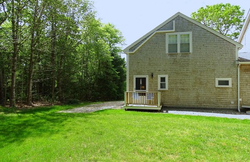 Mashpee Apartment | Renovated 1-bedroom Sandwich apartment in duplex with AC, WiFi, & Farmer's Porch