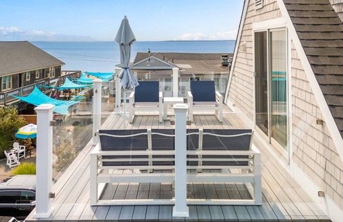 Falmouth Heights Apartment | Renovated 1 Queen Bed Suite w/Ocean Deck