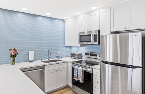 Kapaa Condo | RENOVATED 10/21! Corner Oceanview Condo w/AC!