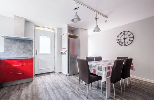 Amidonniers - Caffarelli Condo | Renovated 130m2 apartment in RDJ with office, garden and parking in town center