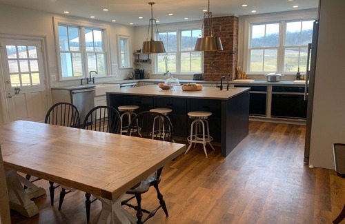 Rippon House | Renovated 1880s farmhouse near the Blue Ridge and Sky Meadows with amazing views