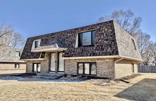 Pottawattamie County Apartment | Renovated 2-bedroom unit minutes to downtown Omaha