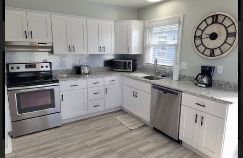 Northeast Virginia Beach House | Renovated 2 Bedroom, near VB Vibe district, walk to the beach!