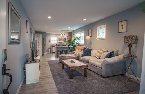 Kenmore House | Renovated 2-bedroom house with Hot Tub