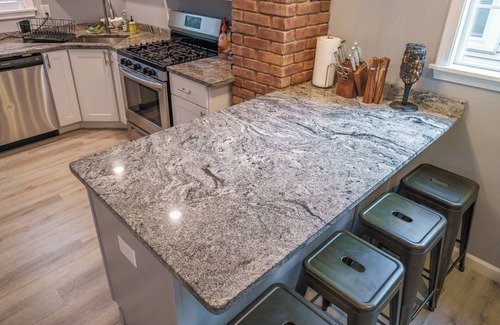 Kenmore House | Renovated 2-bedroom house with Hot Tub