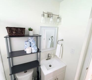 Durham House | Renovated 2 Bedroom In Durham! Superhost!