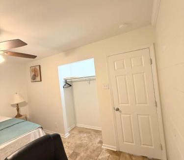 Durham House | Renovated 2 Bedroom In Durham! Superhost!