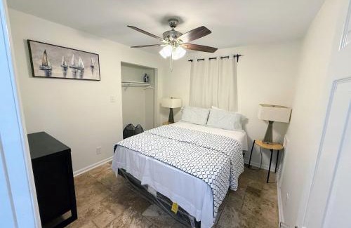 Durham House | Renovated 2 Bedroom In Durham! Superhost!