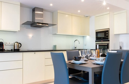 California - Pezou Apartment | Renovated 2-Br Apartment with Terrace and Pool