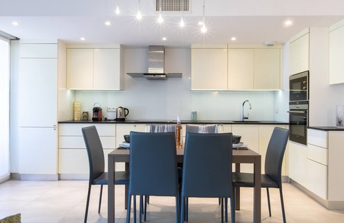 California - Pezou Apartment | Renovated 2-Br Apartment with Terrace and Pool