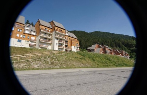 Le Pleynet Apartment | Renovated 2-room apartment with balcony 50m from slopes
