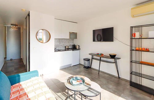 Port Grimaud Apartment | Renovated 2-room apartment in Port Grimaud - A/C, WIFI, Balcony
