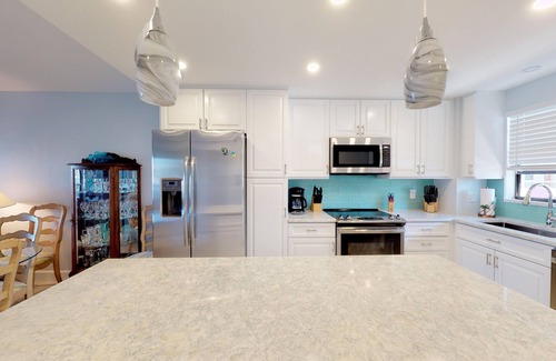 Marco Island Condo | Renovated 2 Story 2 bed 2 bath Cabana Unit w/On-Site Dolphin Tiki!