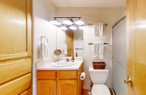 Lake Hatcher Park House | Renovated 2023, Dog-friendly & close to the lake