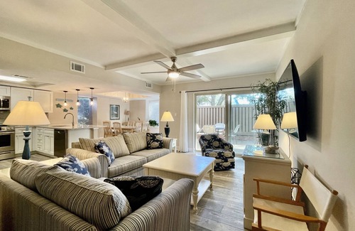 South Beach Condo | RENOVATED 2BR VILLA, STEPS TO SOUTH BEACH & MARINA HILTON HEAD