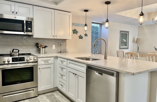South Beach Condo | RENOVATED 2BR VILLA, STEPS TO SOUTH BEACH & MARINA HILTON HEAD