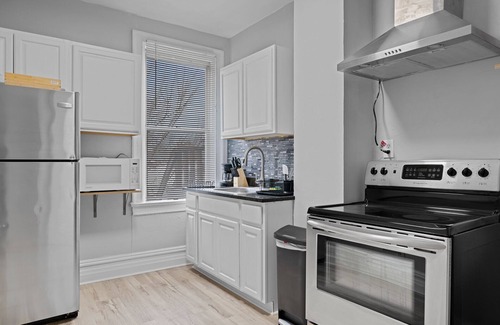 Pittsburgh Apartment | Renovated 2BR/1BA Apt in Highland Park!
