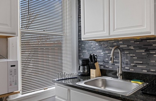 Pittsburgh Apartment | Renovated 2BR/1BA Apt in Highland Park!