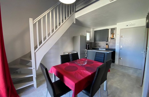 Plage d'Argeles Apartment | Renovated 2BR Apartment 5 Minutes from the Beach with Private Parking in Argelès-sur-Mer
