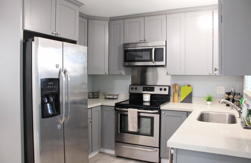 Upper B Street Apartment | Renovated 2BR Castro Valley Apartment Near BART and Parking