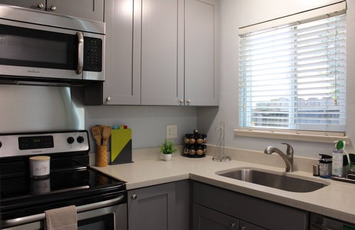 Upper B Street Apartment | Renovated 2BR Castro Valley Apartment Near BART and Parking