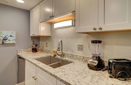 Palmetto Dunes Cottage | Renovated 2BR Hilton Head Home Walk to Shops