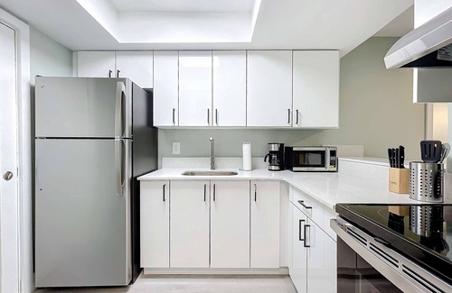 Lauderdale Harbours Condo | Renovated 2BR with Pool & Modern Amenities