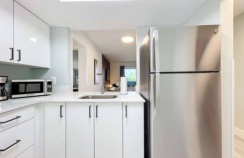 Lauderdale Harbours Condo | Renovated 2BR with Pool & Modern Amenities
