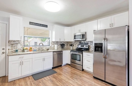 Arlington Park House | Renovated 3/2 Minutes to Downtown and Beaches