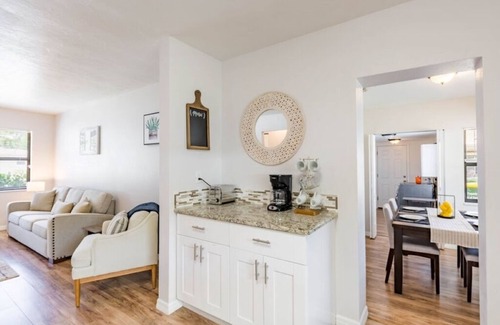 Arlington Park House | Renovated 3/2 Minutes to Downtown and Beaches