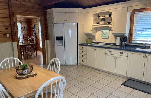 Minett Cottage | Renovated 3 Bed, 3 Bath. Mins from Port Sandfield. Tennis! Beach!