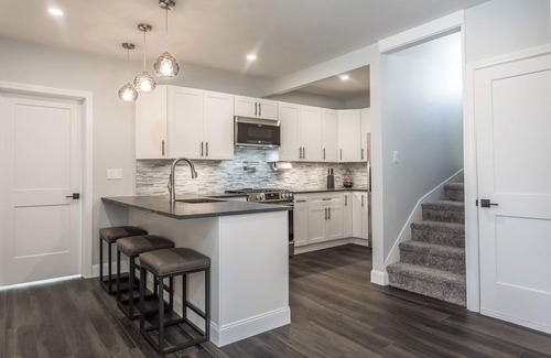 Middleborough House | Renovated 3 Bedroom Home with Family Theater Room and Sauna