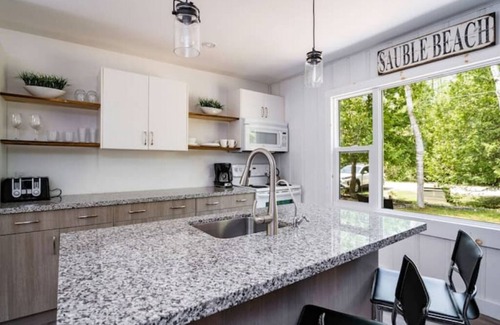 Sauble Beach Cottage | Renovated 3 bedroom /2 bathroom close to beach and downtown