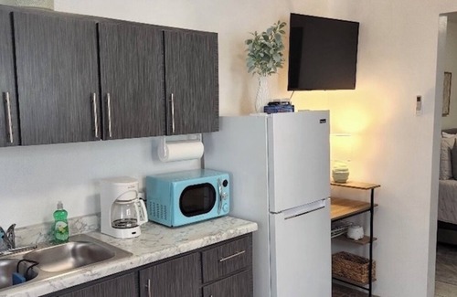 Cambalache House | Renovated 3 bedroom 2 bathroom just 2 blocks to beautiful beaches !
