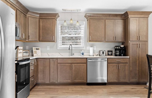 La Grange House | Renovated 3 bedroom, 2.5 bath 1,900 sq ft home with finished walkout basement