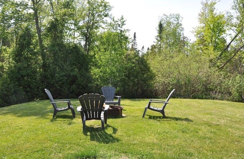 Turkey Point Cottage | Renovated 3 Bedroom Cabin by the lake