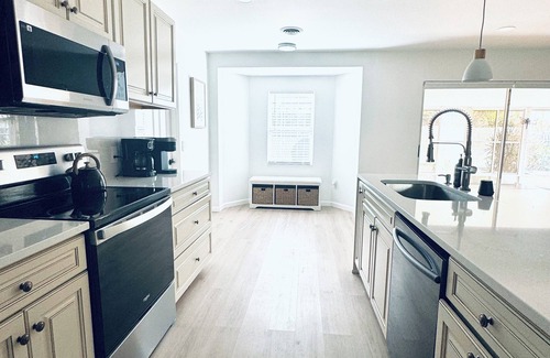 Venice Gardens House | Renovated 3-bedroom house with new heated pool