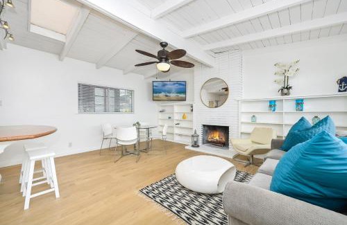 West Newport House | Renovated 3 Bedroom Home on 41st-1 min walk to Beach