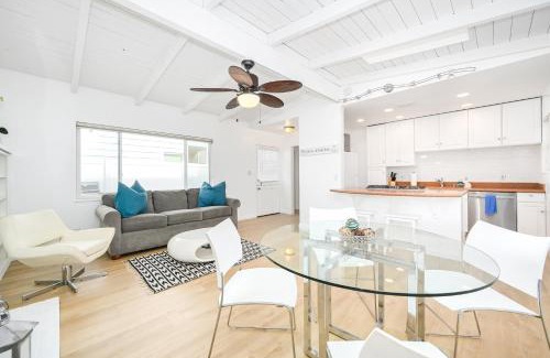 West Newport House | Renovated 3 Bedroom Home on 41st-1 min walk to Beach