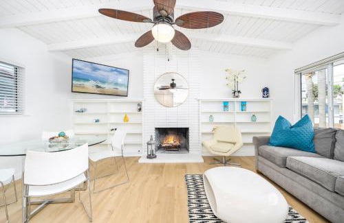 West Newport House | Renovated 3 Bedroom Home on 41st-1 min walk to Beach